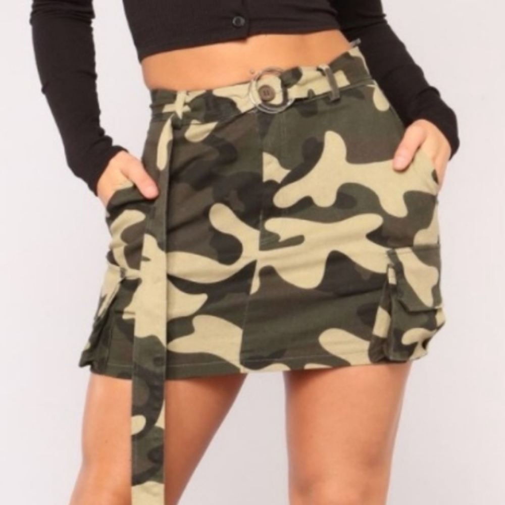 FASHION NOVA CAMO SKIRT w/ BELT